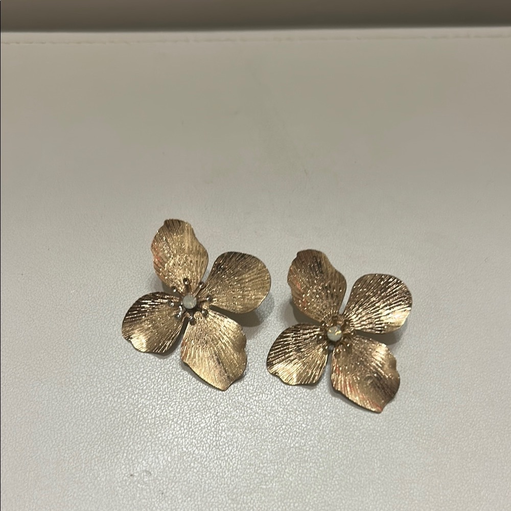 Elegant Gold Flower Earrings